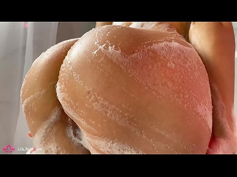 ❤️ Brunette dushda kuchli orgazm uchun vibrator bilan mushukni onanizm qiladi ☑ Slutsda bizda ☑